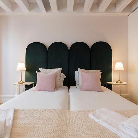 Mouzinho Luxury 3BR Flat l 5 min Walk to Ribeira by Lovelystay Porto Exterior foto
