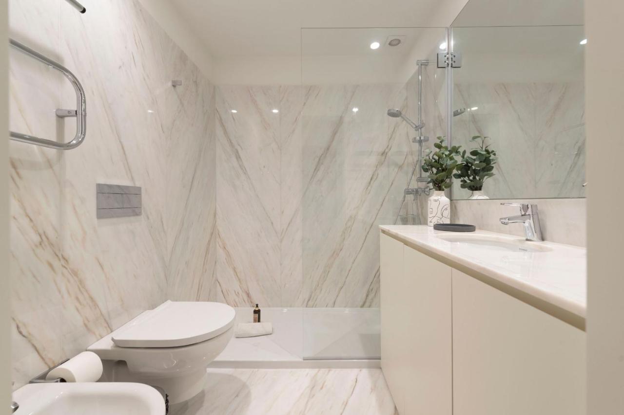 Mouzinho Luxury 3BR Flat l 5 min Walk to Ribeira by Lovelystay Porto Exterior foto