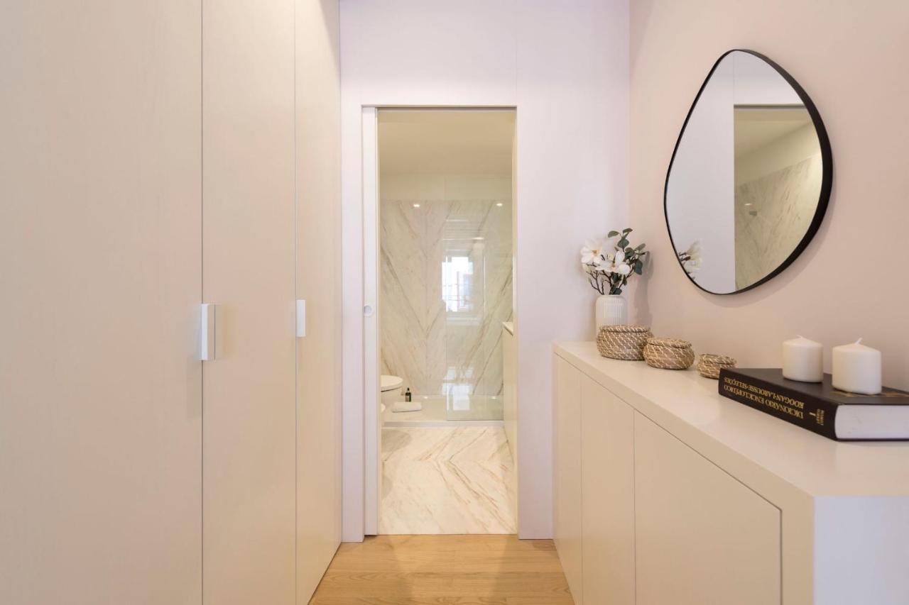 Mouzinho Luxury 3BR Flat l 5 min Walk to Ribeira by Lovelystay Porto Exterior foto