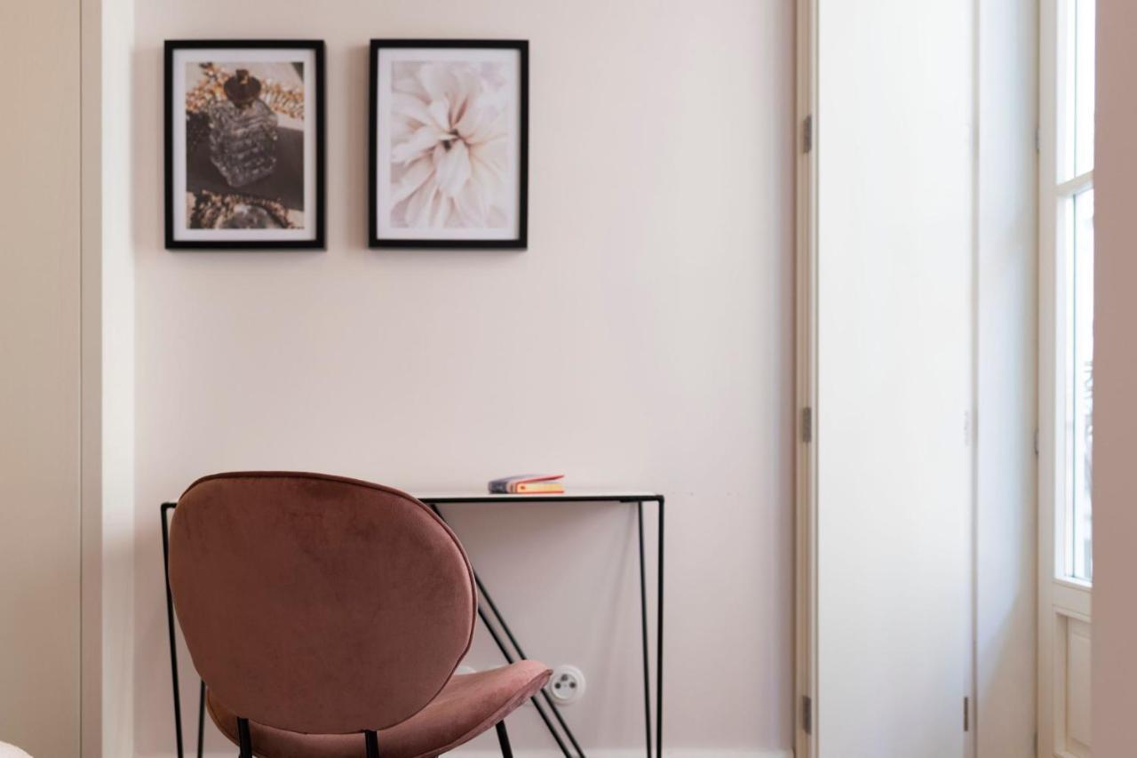 Mouzinho Luxury 3BR Flat l 5 min Walk to Ribeira by Lovelystay Porto Exterior foto