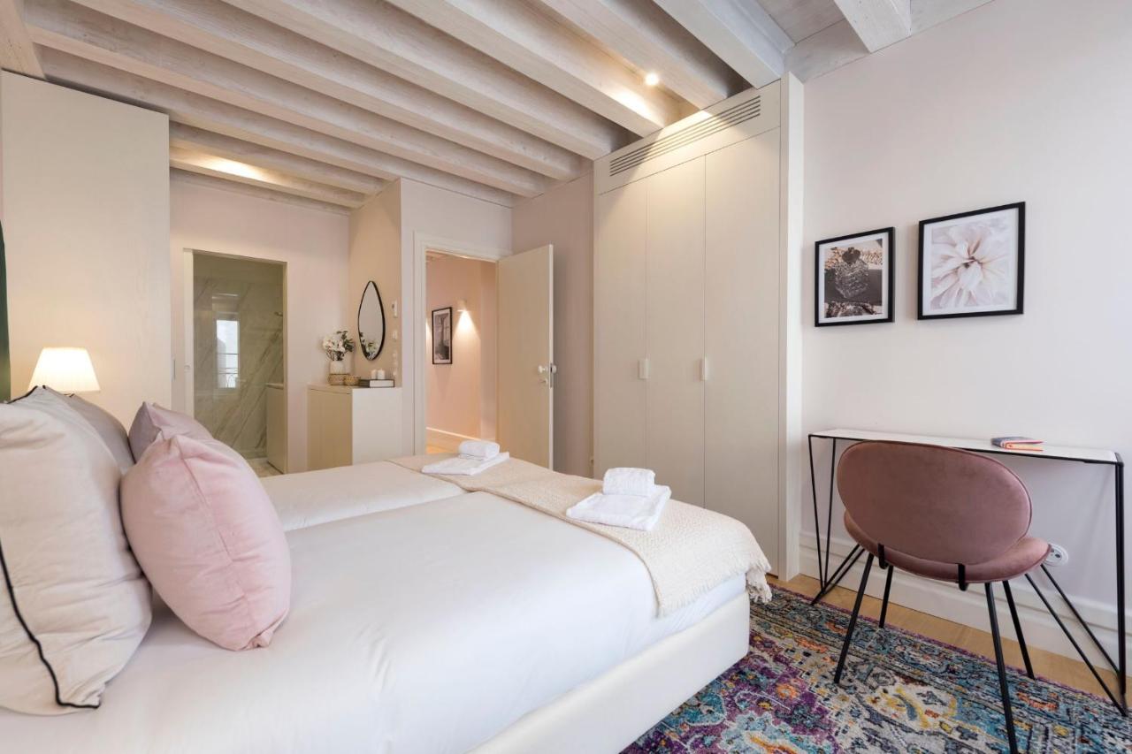 Mouzinho Luxury 3BR Flat l 5 min Walk to Ribeira by Lovelystay Porto Exterior foto